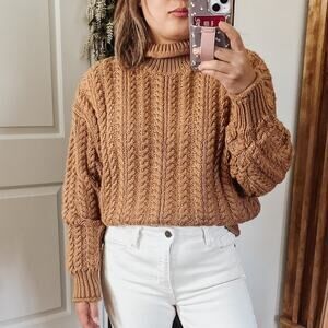 H&M Cable Knit Turtleneck Cropped Sweater. Size S